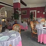 Logis Et Restaurant Du Dauphin מלון