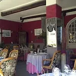 מלון Logis Et Restaurant Du Dauphin 3*