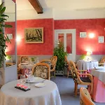 Logis Et Restaurant Du Dauphin