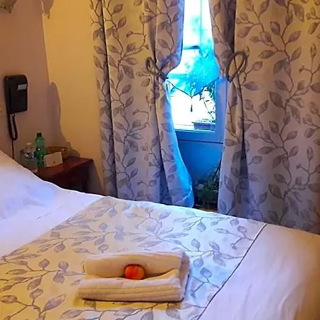 Logis Et Restaurant Du Dauphin