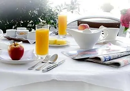 Logis Et Restaurant Du Dauphin 3*