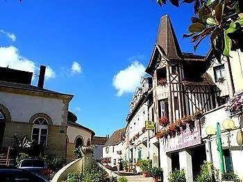 Ξενοδοχείο Logis Et Restaurant Du Dauphin 3*