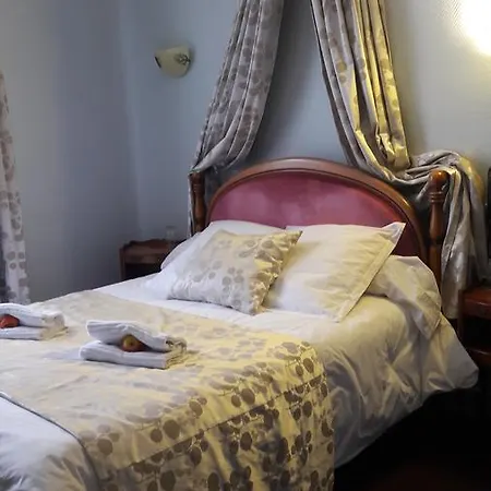 Logis Et Restaurant Du Dauphin