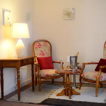 Logis Le Dauphin Hotel Sées
