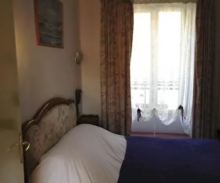 Logis Et Restaurant Du Dauphin Hotell Sées