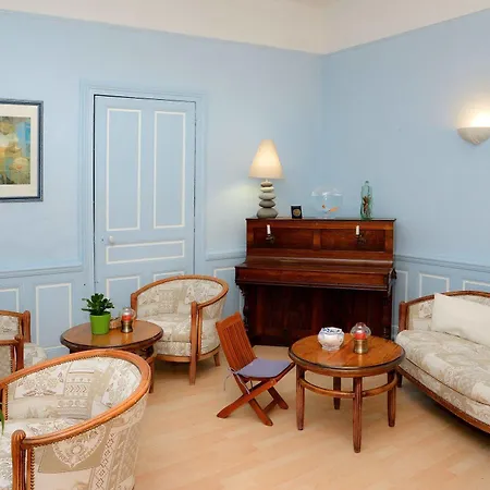 Logis Et Restaurant Du Dauphin 3*