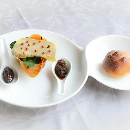 Logis Et Restaurant Du Dauphin 3*