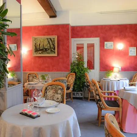 Logis Et Restaurant Du Dauphin
