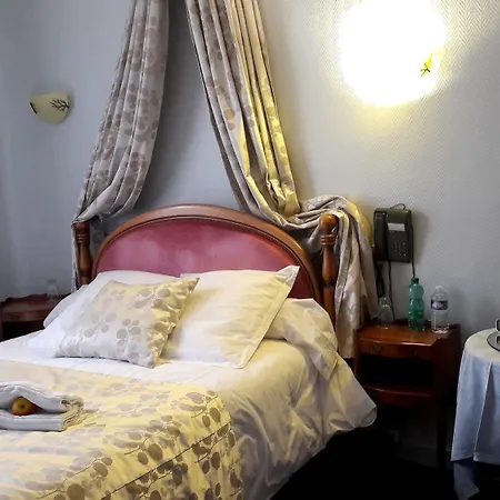 Logis Et Restaurant Du Dauphin