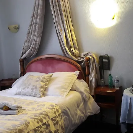 Logis Et Restaurant Du Dauphin