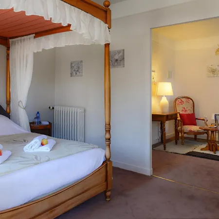 Ξενοδοχείο Logis Et Restaurant Du Dauphin 3*