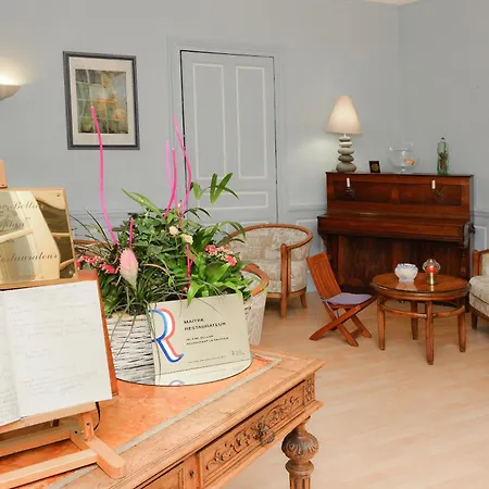 Ξενοδοχείο Logis Et Restaurant Du Dauphin 3*