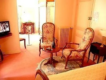 Otel Logis Et Restaurant Du Dauphin