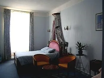 Logis Et Restaurant Du Dauphin 3*