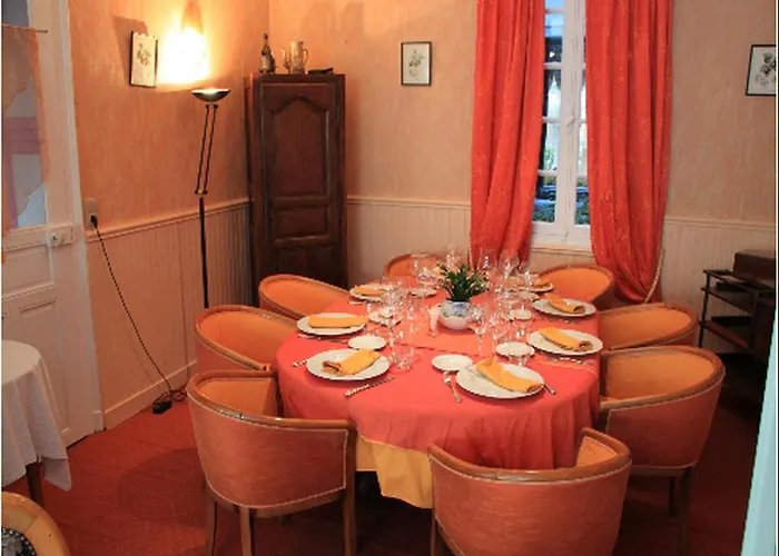 Logis Et Restaurant Du Dauphin 3*