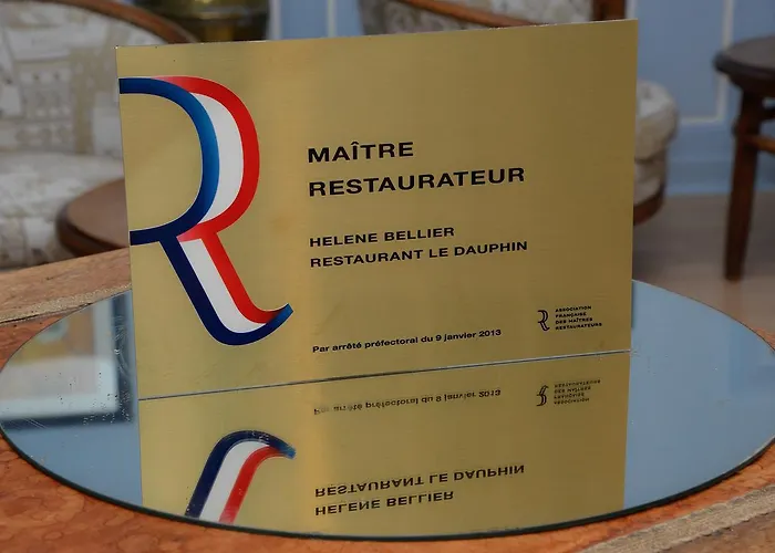 Logis Et Restaurant Du Dauphin