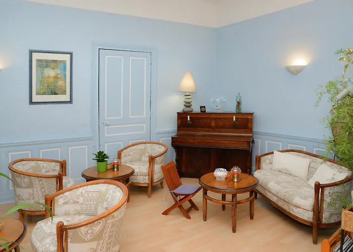 Logis Et Restaurant Du Dauphin 3*