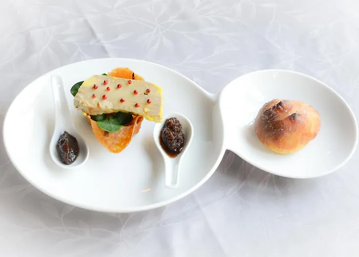 Logis Et Restaurant Du Dauphin 3*