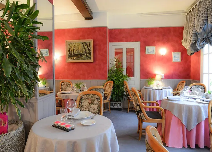 Logis Et Restaurant Du Dauphin
