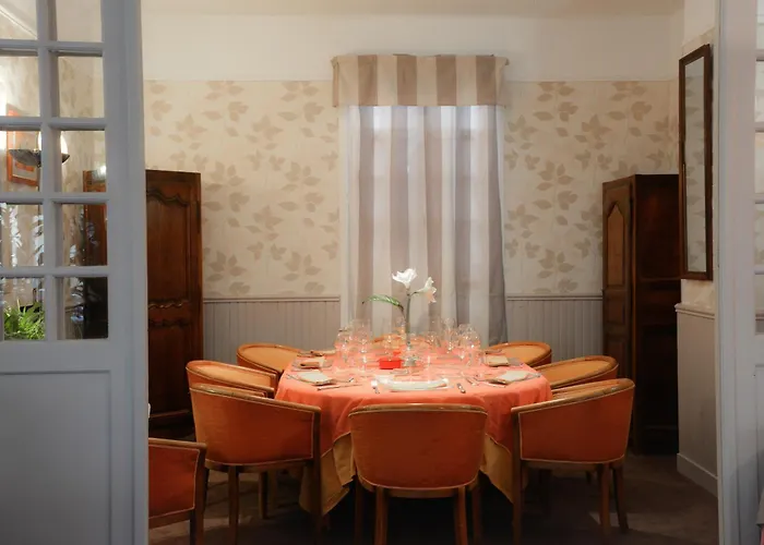 Logis Et Restaurant Du Dauphin Otel 3*