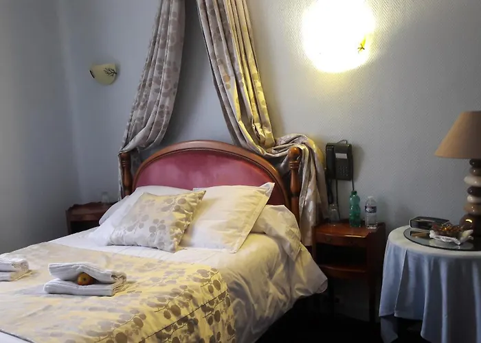 Logis Et Restaurant Du Dauphin