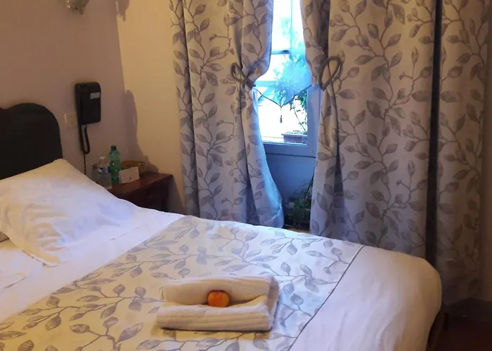 Logis Et Restaurant Du Dauphin 3* Sées